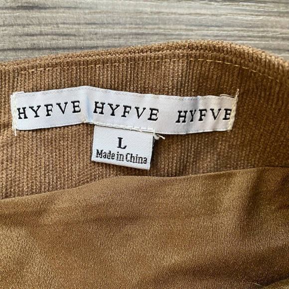 HYFVE brown mini skirt with front split corduroy like texture - Picture 6 of 9
